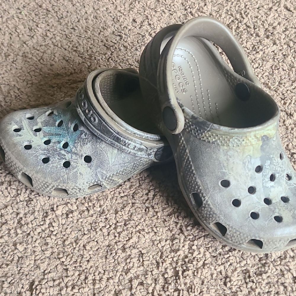 CROCS Kids Water Shoes in Faded Multicolor Tie-Dye